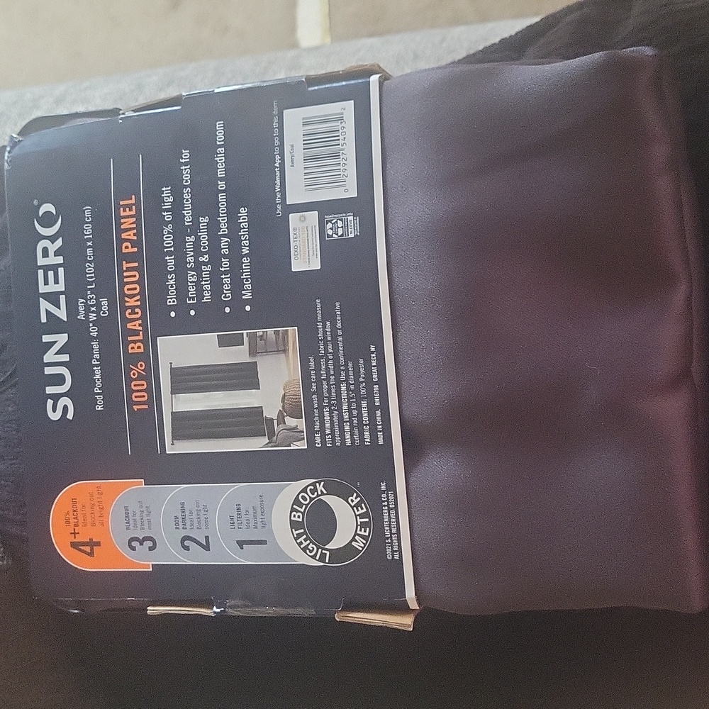 Sun Zero blackout curtains - Picture 2 of 3